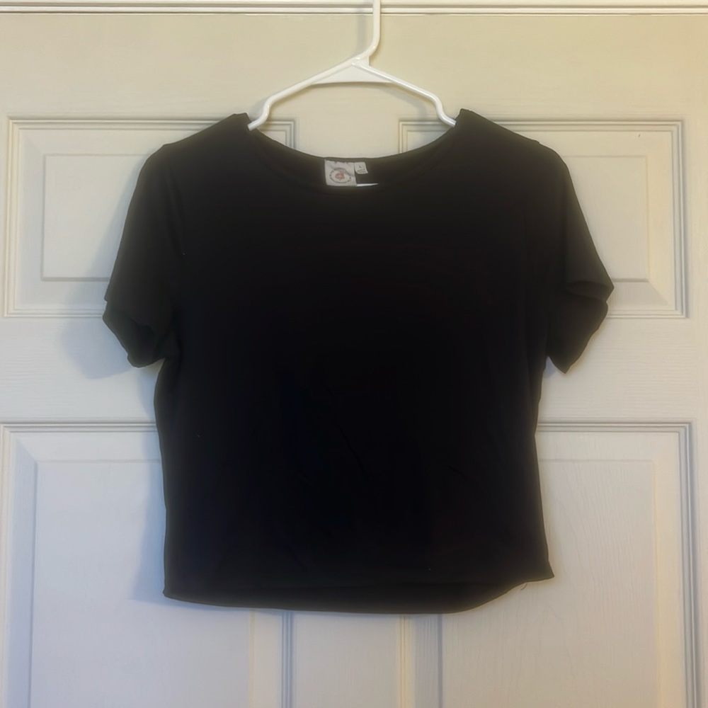 Cropped black tee